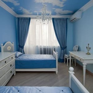 Натяжные потолки в Москве с ценами в зал, на кухню, гостинной, спальне, ванной